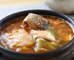 なないろ日和のレシピ・ユッケジャン風サバ味噌キムチの春雨スープ