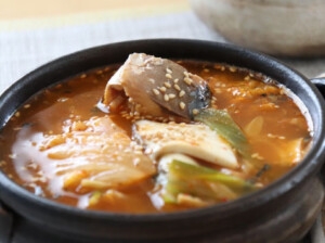 なないろ日和のレシピ・ユッケジャン風サバ味噌キムチの春雨スープ