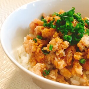 【ひるまえほっと】鶏そぼろの二色丼のレシピ・滝村雅晴