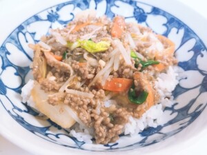 あさイチのレシピ・豆腐入りひき肉ともやしの和風甘辛あんかけ丼