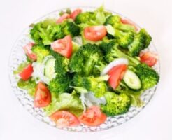 どさんこワイド179のレシピ・赤と緑のスタミナサラダ