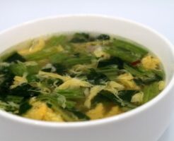 家事ヤロウのレシピ・たまごとほうれん草のスープ