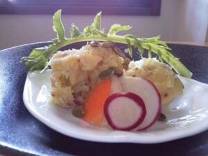 キューピー3分クッキングのレシピ・さつま芋とハーブのアンチョビーパン粉サラダ