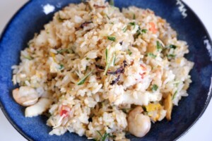 木7◎×部のレシピ・カップ麺の海鮮チャーハン