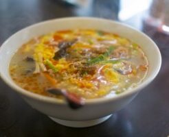 DAIGOも台所のレシピ・鮭ともずくの酸辣（サンラー）スープ