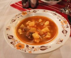 どさんこワイド179のレシピ・牛肉とトマトのハンガリー風スープ