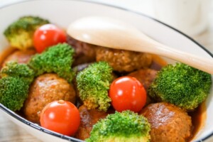 相葉マナブのレシピ・野菜が主役の煮込みハンバーグ