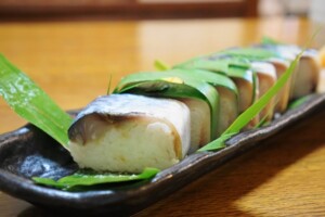 どさんこワイド179のレシピ・しめ鯖・スモークサーモンの笹寿司