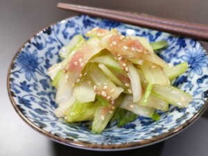 男子ごはんのレシピ・白ねぎと梅肉の和え物