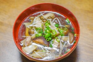 土曜はナニするのレシピ・うま味たっぷりきのこ汁