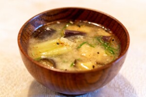 ウワサのお客さまのレシピ・ツナとからしの味噌汁