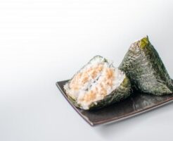 ヒルナンデスのレシピ・梅大葉サラダチキンおにぎり