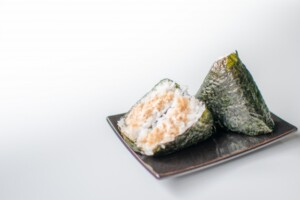 ヒルナンデスのレシピ・梅大葉サラダチキンおにぎり