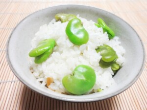 しあわせは食べて寝て待てのレシピ・そら豆ご飯