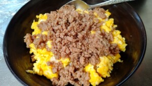 きょうの料理ビギナーズのレシピ・鶏そぼろ丼