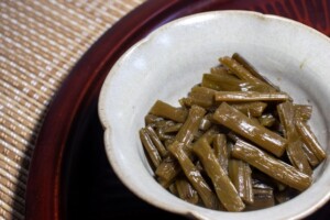 どさんこワイド179のレシピ・フキと椎茸のおふくろ煮
