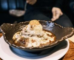 ZIPのレシピ・あぶりチーズミックスもつバーグカレー