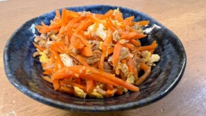 どさんこワイド179のレシピ・鶏肉とニンジンのピリ辛炒め