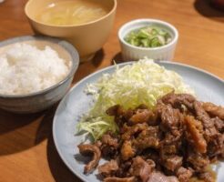 キューピー3分クッキングのレシピ・牛こまの酒炒り＆和風コールスロー＆ゆで卵