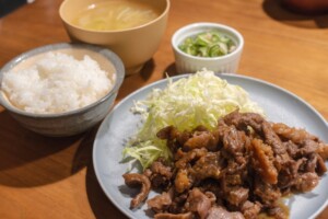 キューピー3分クッキングのレシピ・牛こまの酒炒り＆和風コールスロー＆ゆで卵