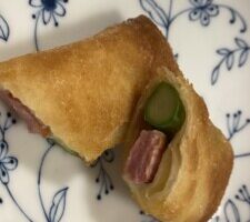 男子ごはんのレシピ・スナップえんどうのワンタン焼き