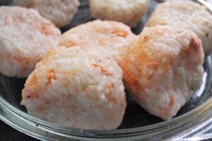 ヒルナンデスのレシピ・ごま香る鮭おにぎり