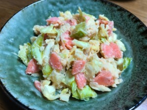 DayDay(デイデイ)のレシピ・鶏むね肉とサーモンの冷製ヨーグルトサラダ