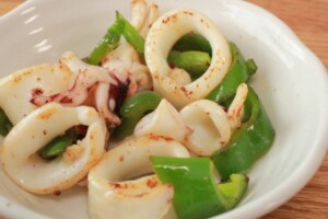 きょうの料理ビギナーズのレシピ・ピーマンといかの塩炒め