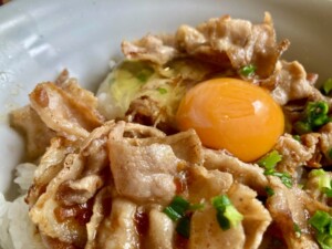 男子ごはんのレシピ・ニラだれスタミナ丼