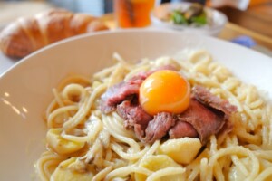 ZIPのレシピ・ローストビーフ 燻製カルボナーラ
