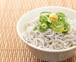 相葉マナブのレシピ・シラスの二色丼