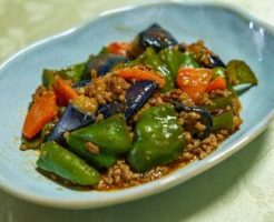 キューピー3分クッキングのレシピ・ピーマンのひき肉炒めのっけ