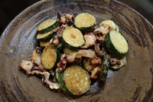 キューピー3分クッキングのレシピ・さば缶とズッキーニのスパイス炒め