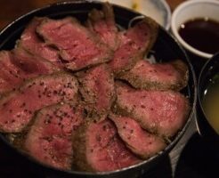 ZIPのレシピ・豪華オリーブ牛丼　笹ずし風