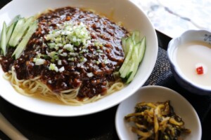 きょうの料理のレシピ・きゅうりとねぎのジャージャー麺