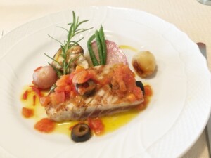 きょうの料理ビギナーズのレシピ・まぐろのソテー生トマトソースがけ