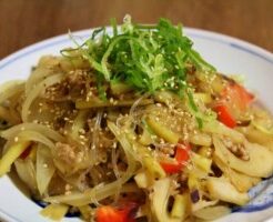 キューピー3分クッキングのレシピ・豚ひきとセロリの春雨炒め