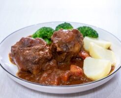 沸騰ワード10のレシピ・ミスジのリンゴビール煮込み