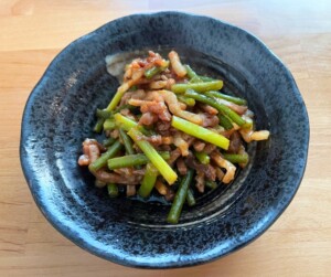 DayDay(デイデイ)のレシピ・豚ひき肉とにんにくの芽の香味炒め