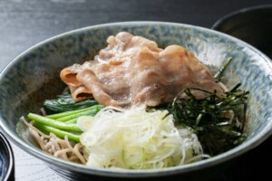 昼めし旅のレシピ・梅麺つゆの肉そば