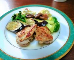 沸騰ワード10のレシピ・鶏むね肉のベーコン巻き タプナードソース