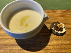 平野レミの早わざレシピ・たまねぎだけポタージュにテツコブタ