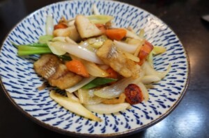 昼めし旅のレシピ・アジと夏野菜の豆板醬炒め