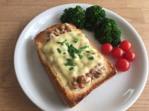 昼めし旅のレシピ・小松菜と焦がし醤油でこんがり納豆ピザ