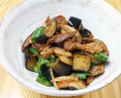 昼めし旅のレシピ・ナスと万願寺唐辛子の肉味噌炒め