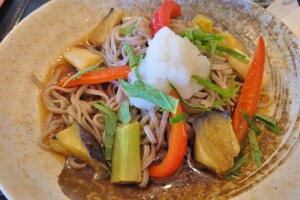 ぽかぽかのレシピ・夏野菜たっぷりごまだれそば