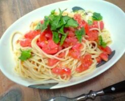 魔法のレストランのレシピ・スモークサーモンとキムチの冷製パスタ