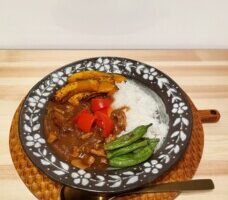 ラヴィットのレシピ・夏野菜たっぷりスタミナポークカレー