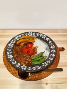 ラヴィットのレシピ・夏野菜たっぷりスタミナポークカレー