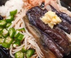 なないろ日和のレシピ・鶏むね肉と夏野菜のネバネバぶっかけ蕎麦